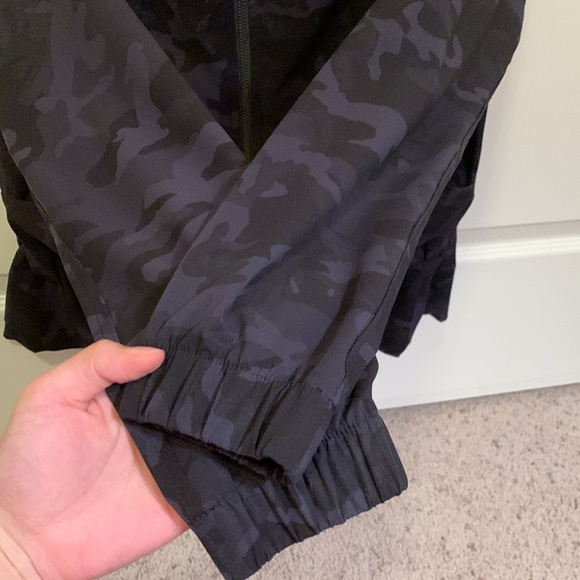 Lululemon | New Pack it up jacket (size4) - Picture 4 of 14